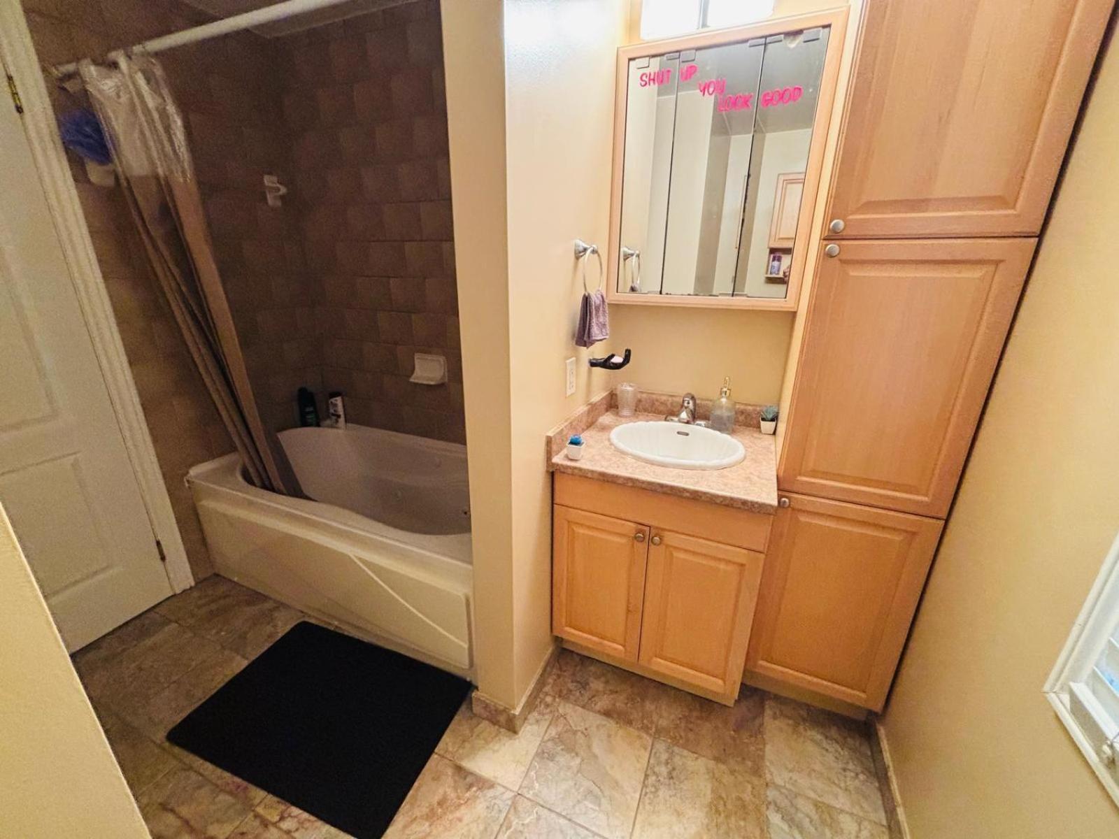 Room With Private Patio Next To Toronto Airport 密西沙加 外观 照片