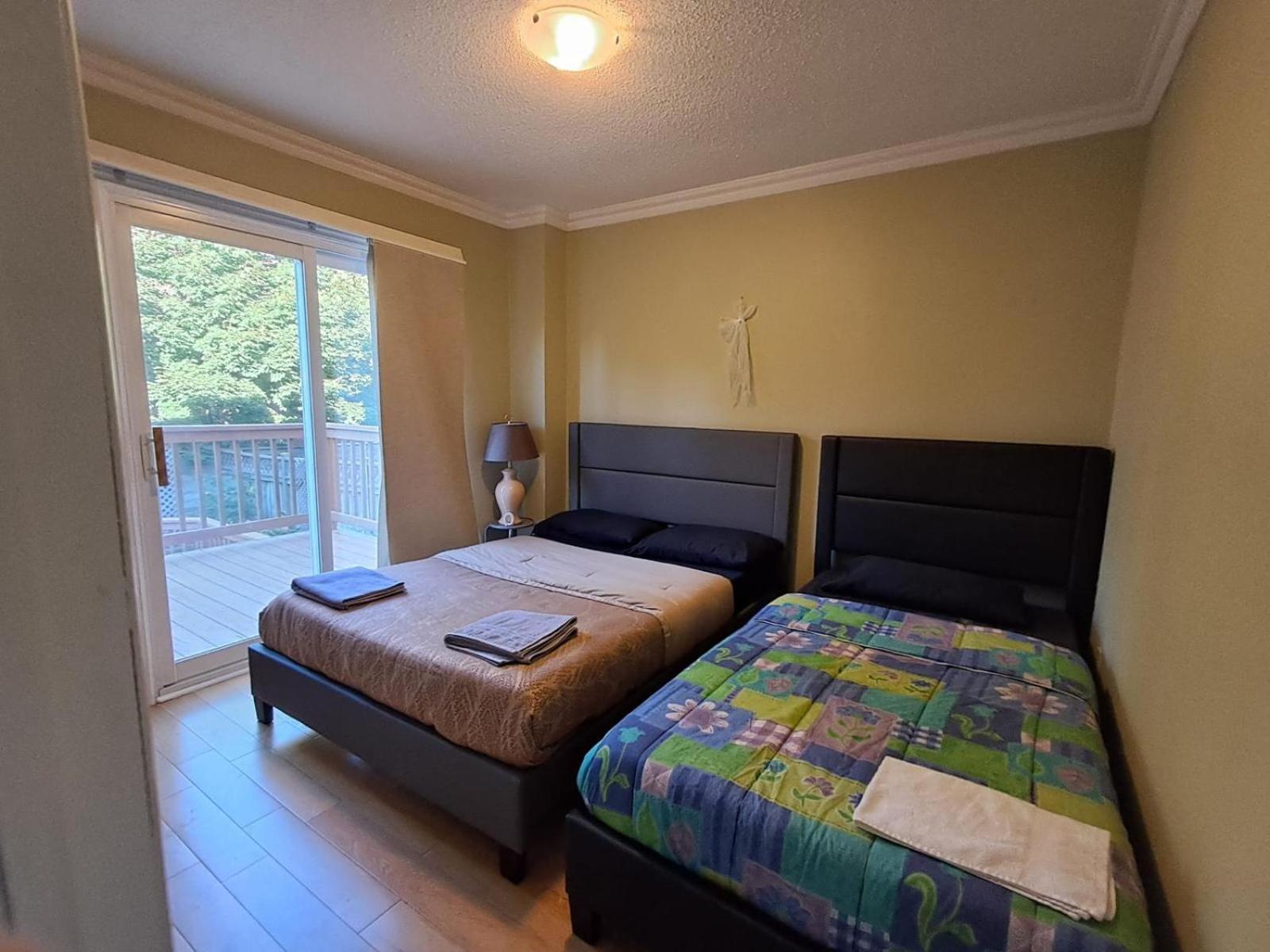 Room With Private Patio Next To Toronto Airport 密西沙加 外观 照片