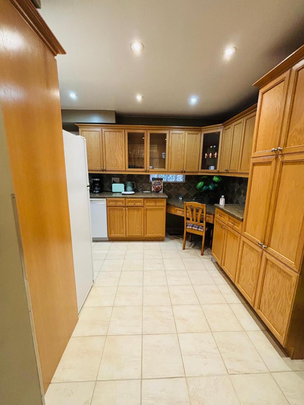 Room With Private Patio Next To Toronto Airport 密西沙加 外观 照片