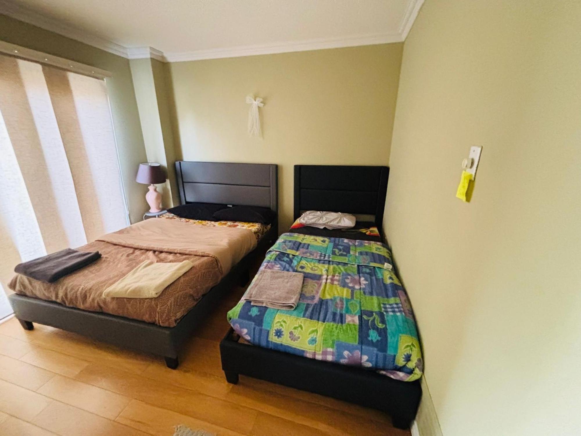 Room With Private Patio Next To Toronto Airport 密西沙加 外观 照片